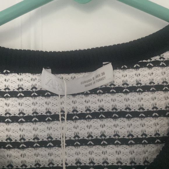 Zara Black and White Striped Sweatervest - Picture 2 of 4